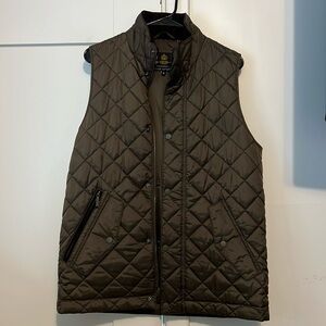 Barbour Men’s Medium puffer vest in Brown
